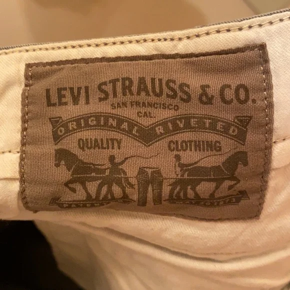 Levi’s Chino Pants - Picture 5 of 6